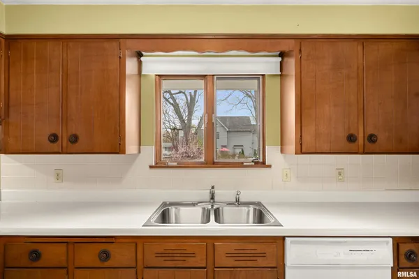 $169,900 | 3823 North Saymore Lane, Peoria, IL 61615