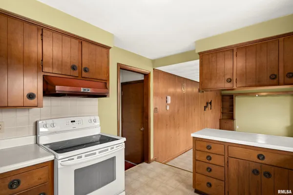 $169,900 | 3823 North Saymore Lane, Peoria, IL 61615