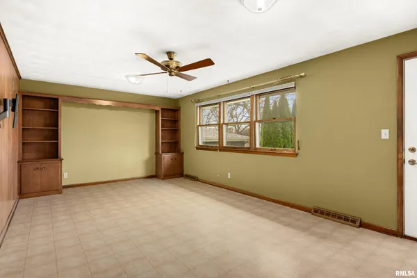 $169,900 | 3823 North Saymore Lane, Peoria, IL 61615