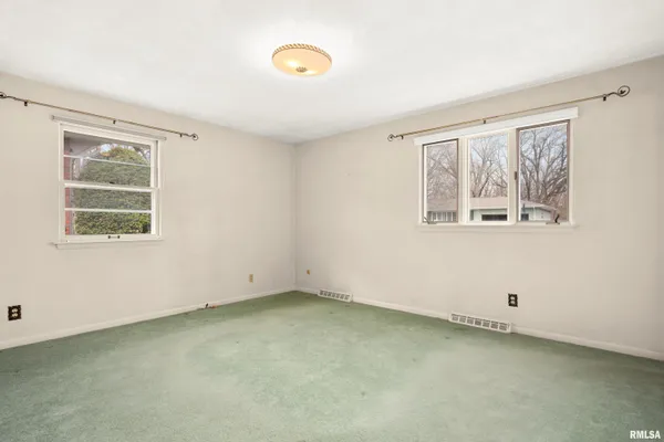 $169,900 | 3823 North Saymore Lane, Peoria, IL 61615