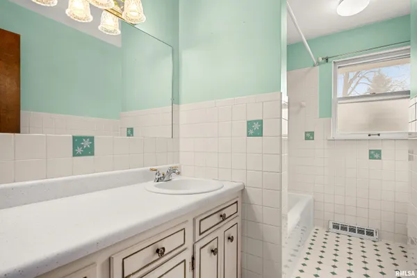 $169,900 | 3823 North Saymore Lane, Peoria, IL 61615
