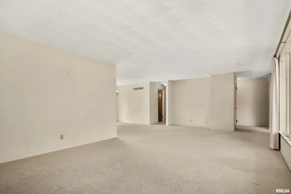 $169,900 | 3823 North Saymore Lane, Peoria, IL 61615