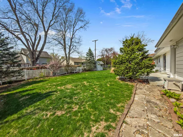 $169,900 | 3823 North Saymore Lane, Peoria, IL 61615