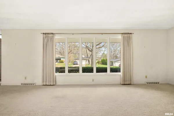 $169,900 | 3823 North Saymore Lane, Peoria, IL 61615