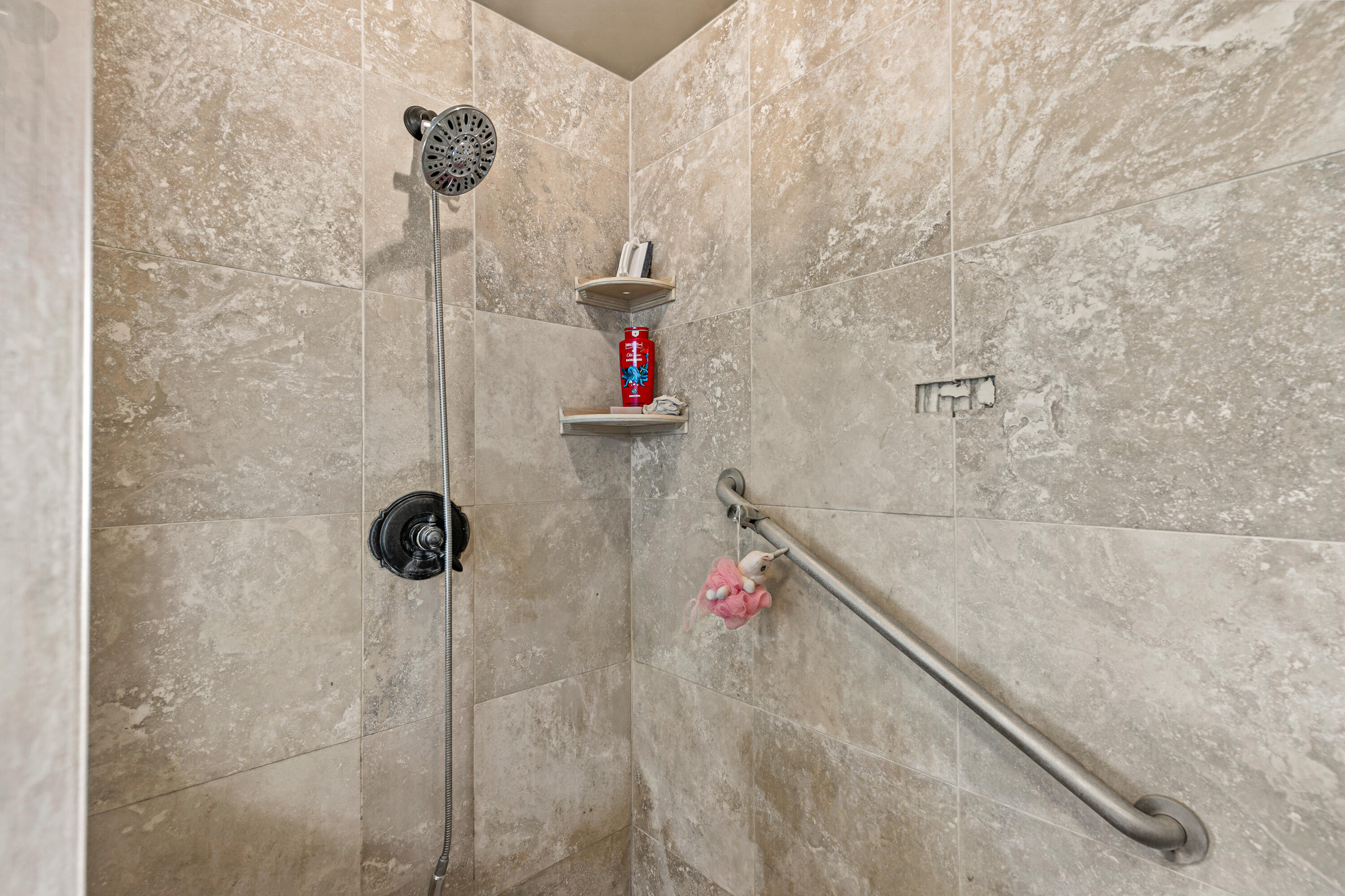 3200 Hanley Road Central Point, OR 97502 - Photo 17 of 25 a bathroom with a shower