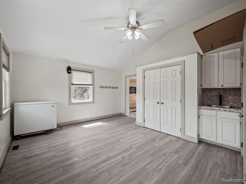 1652 Weaver Road Milford, MI 48381 - Photo 13 of 46