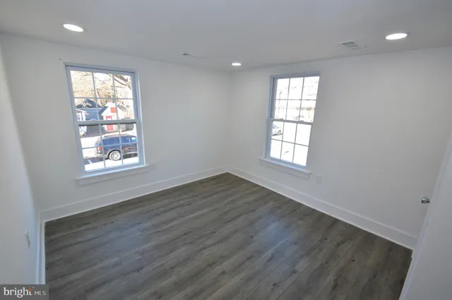 $2,400 | 211 East Union Street, Unit 5, Burlington, NJ 08016