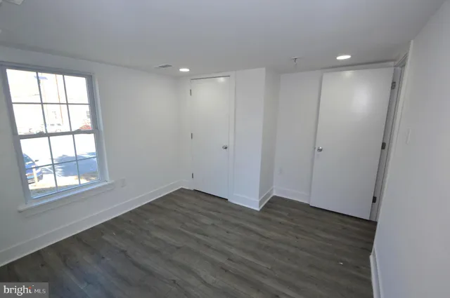 $2,400 | 211 East Union Street, Unit 5, Burlington, NJ 08016