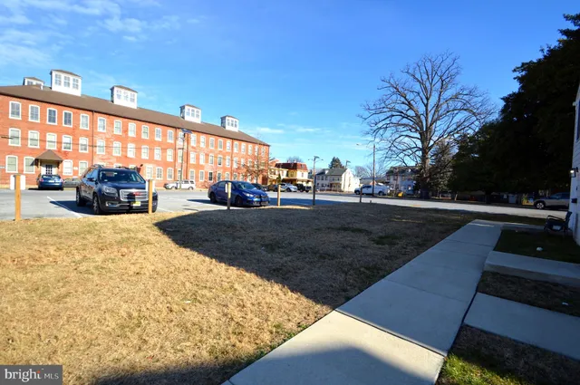 $2,400 | 211 East Union Street, Unit 5, Burlington, NJ 08016