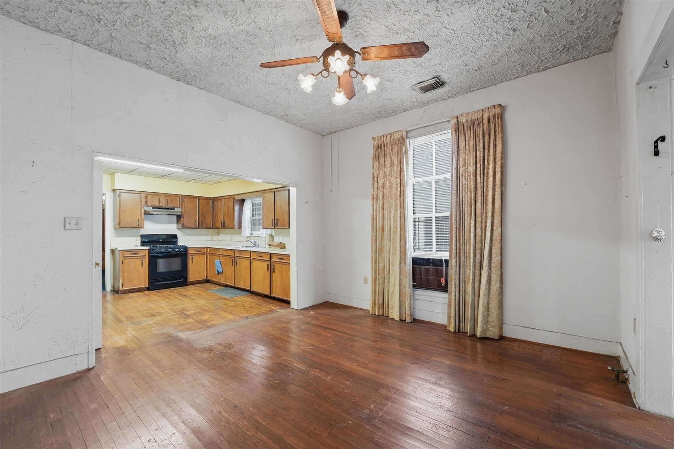 2109 Gentry Street Houston, TX 77009 - Photo 6 of 22