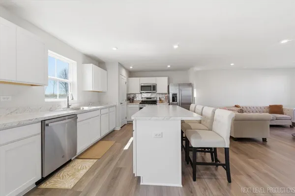 $459,900 | 8014 Deer Xing Drive, Plainfield, IL 60586