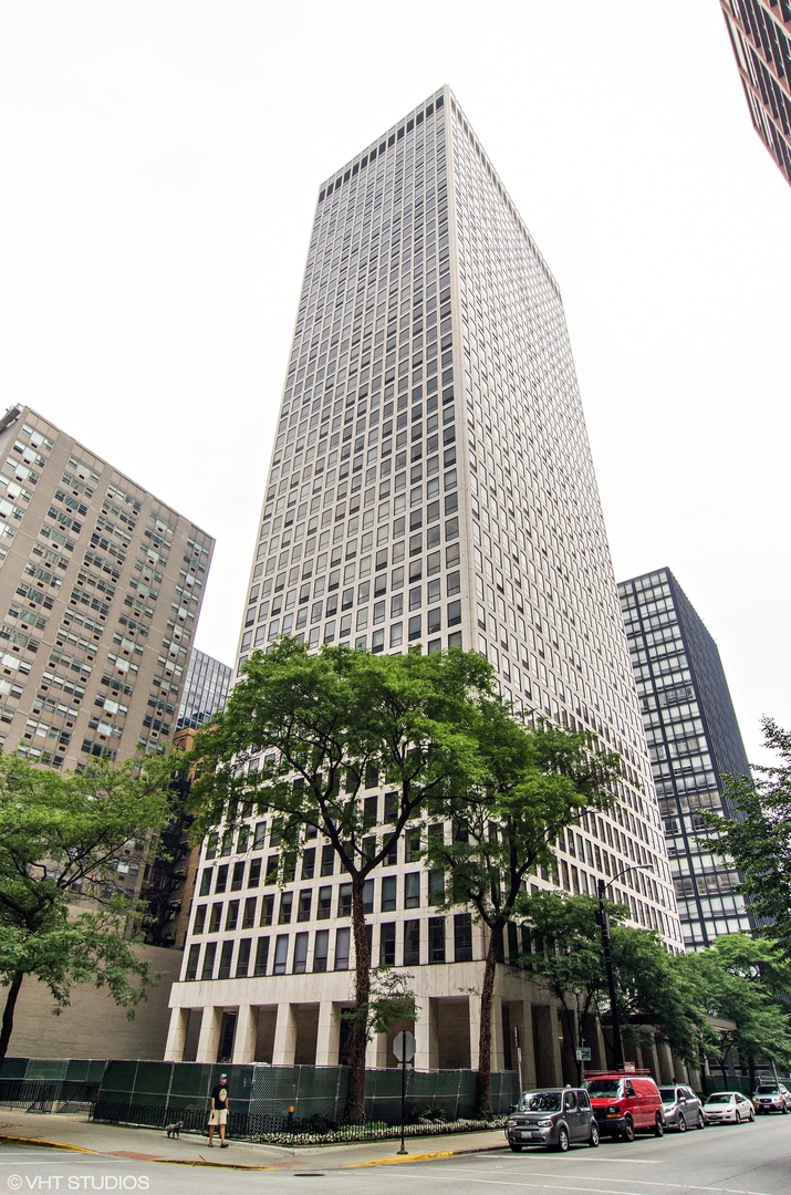 260 East Chestnut Street, Unit 906 Chicago, IL 60611 - Photo 1 of 14