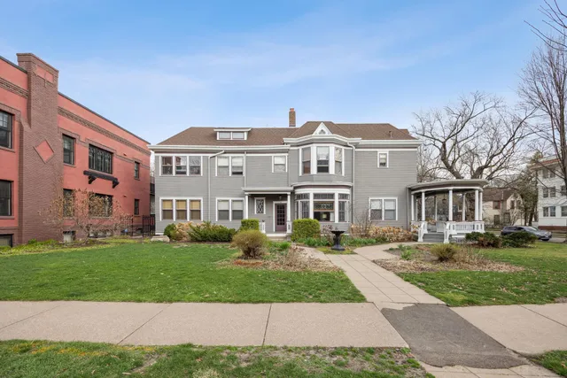 $2,950 | 78 Arundel Street, St. Paul, MN 55102