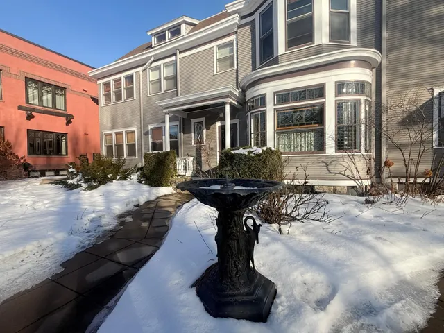 $2,950 | 78 Arundel Street, St. Paul, MN 55102