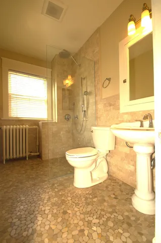 $2,950 | 78 Arundel Street, St. Paul, MN 55102