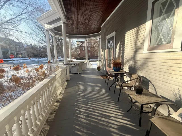 $2,950 | 78 Arundel Street, St. Paul, MN 55102