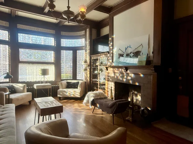 $2,950 | 78 Arundel Street, St. Paul, MN 55102