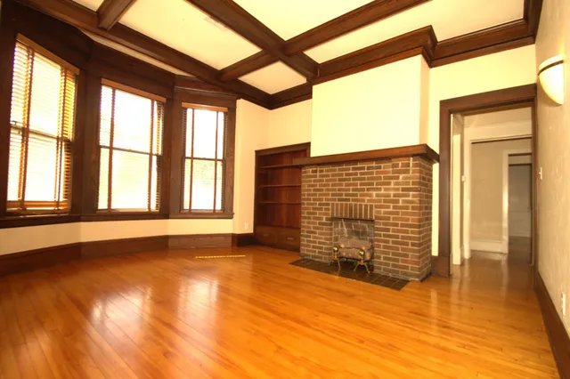 $2,950 | 78 Arundel Street, St. Paul, MN 55102