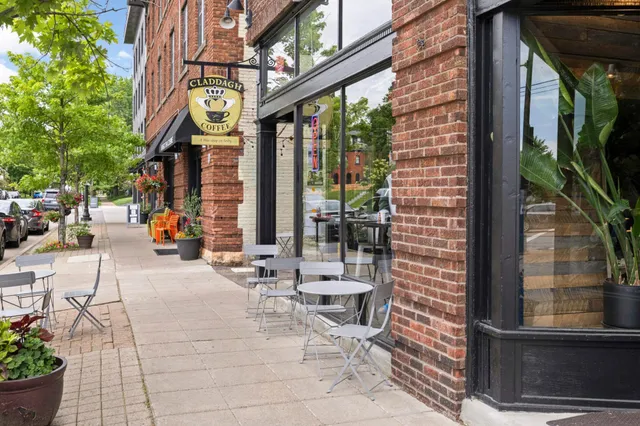 $2,950 | 78 Arundel Street, St. Paul, MN 55102