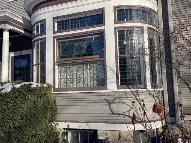 $2,950 | 78 Arundel Street, St. Paul, MN 55102