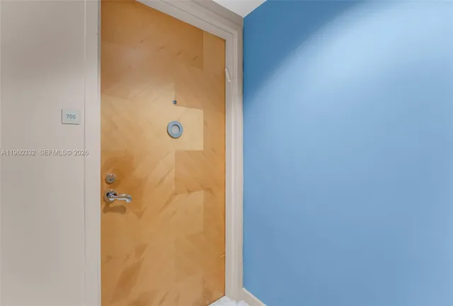 $1,600,000 | 1500 Ocean Drive, Unit 705, Miami Beach, FL 33139