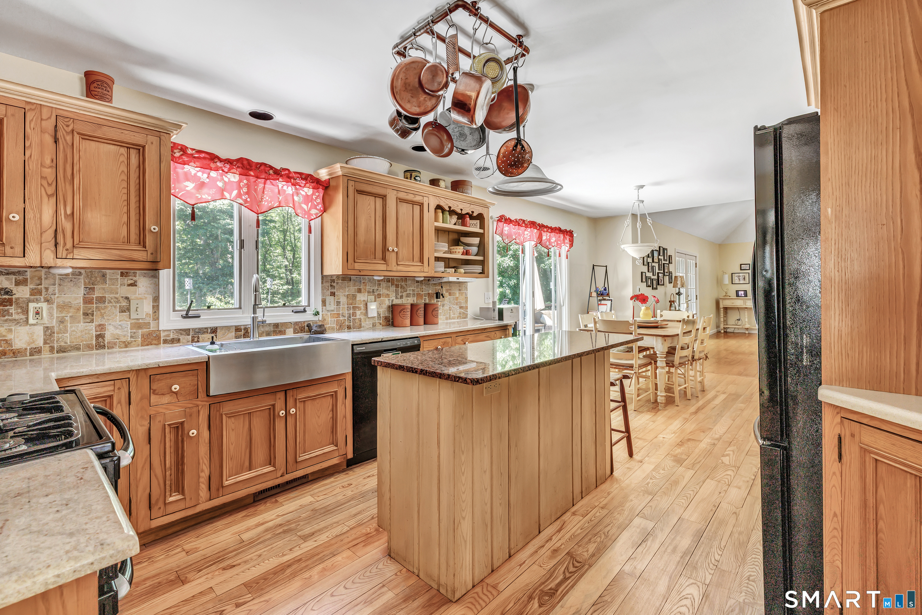 995 Beaver Dam Road Stratford, CT 06614 - Photo 15 of 40