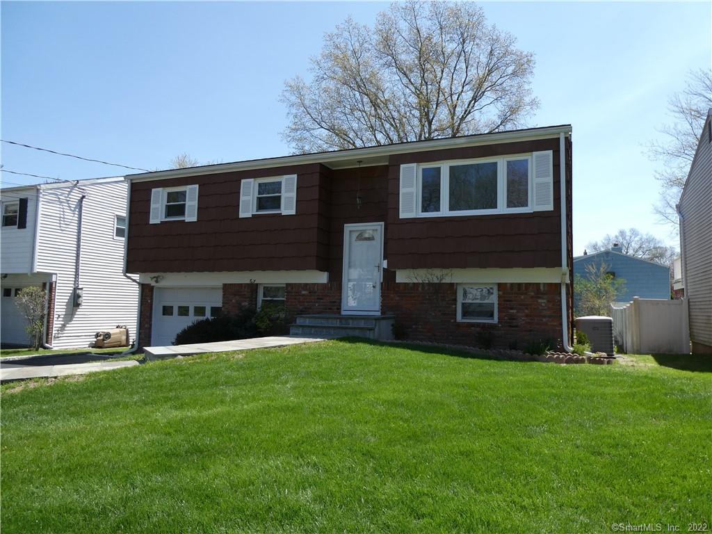 a view of a yard in front of house