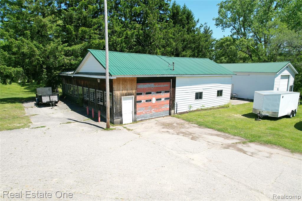 1325 South Hospital Road Waterford, MI 48327 - Photo 7 of 54