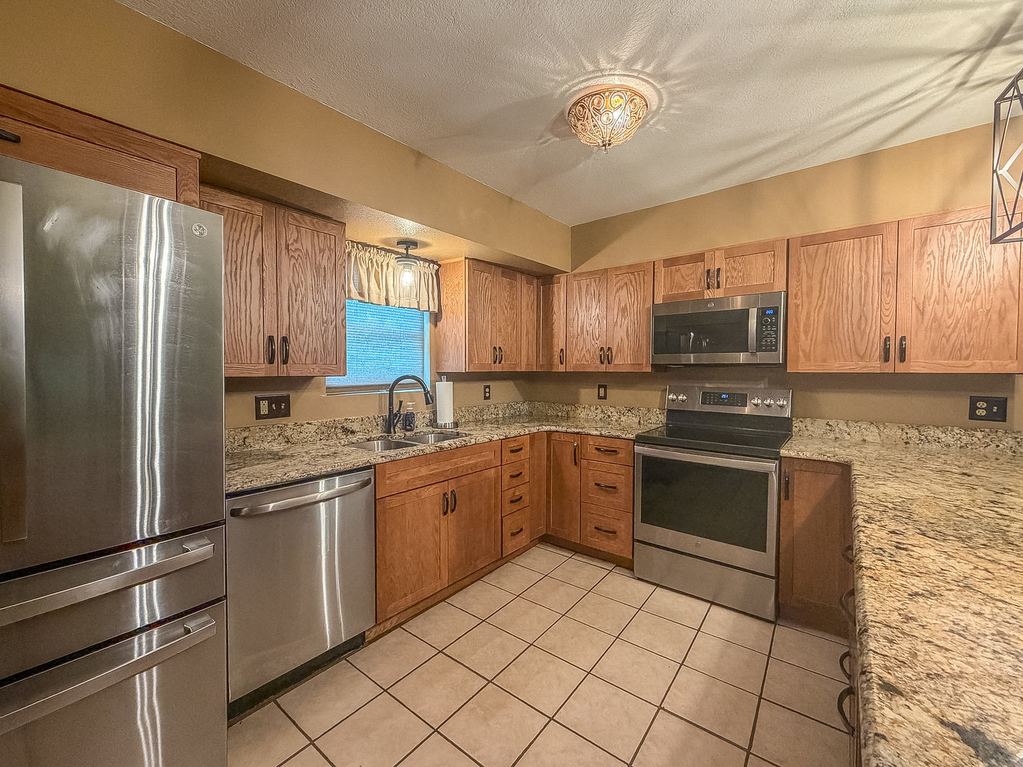 3750 East Lake Shore Drive Decatur, IL 62521 - Photo 11 of 38