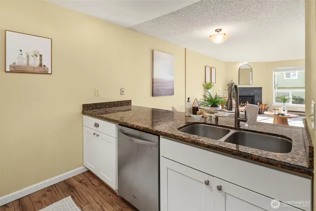 $325,000 | 9416 1st Avenue Northeast, Unit 312, Seattle, WA 98115