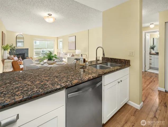 $325,000 | 9416 1st Avenue Northeast, Unit 312, Seattle, WA 98115