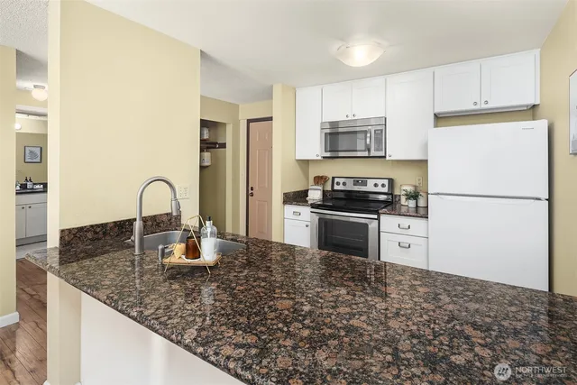 $325,000 | 9416 1st Avenue Northeast, Unit 312, Seattle, WA 98115