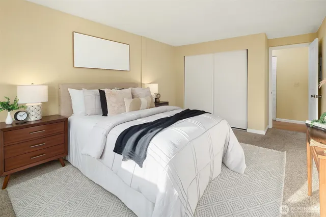 $325,000 | 9416 1st Avenue Northeast, Unit 312, Seattle, WA 98115