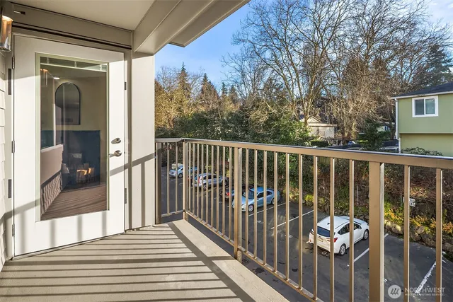 $325,000 | 9416 1st Avenue Northeast, Unit 312, Seattle, WA 98115