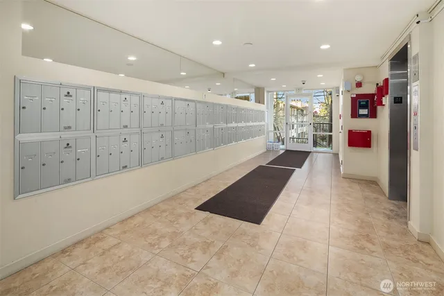 $325,000 | 9416 1st Avenue Northeast, Unit 312, Seattle, WA 98115