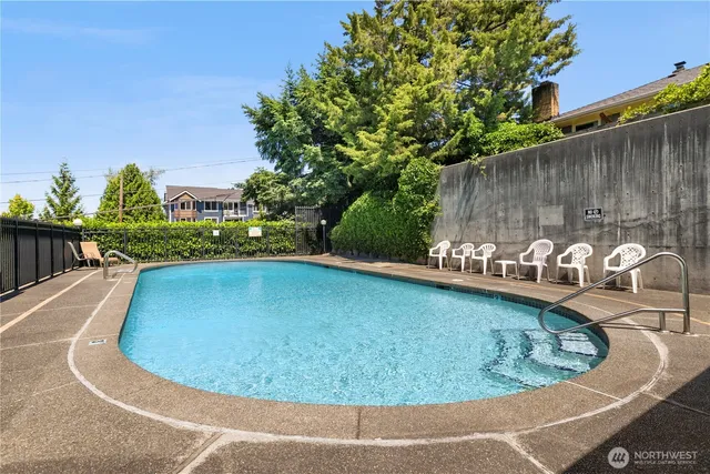 $325,000 | 9416 1st Avenue Northeast, Unit 312, Seattle, WA 98115