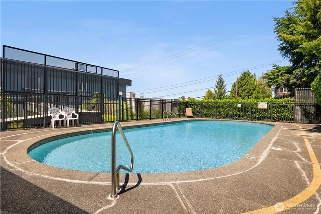 $325,000 | 9416 1st Avenue Northeast, Unit 312, Seattle, WA 98115