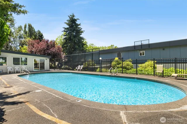 $325,000 | 9416 1st Avenue Northeast, Unit 312, Seattle, WA 98115