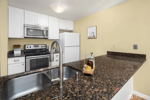 $325,000 | 9416 1st Avenue Northeast, Unit 312, Seattle, WA 98115