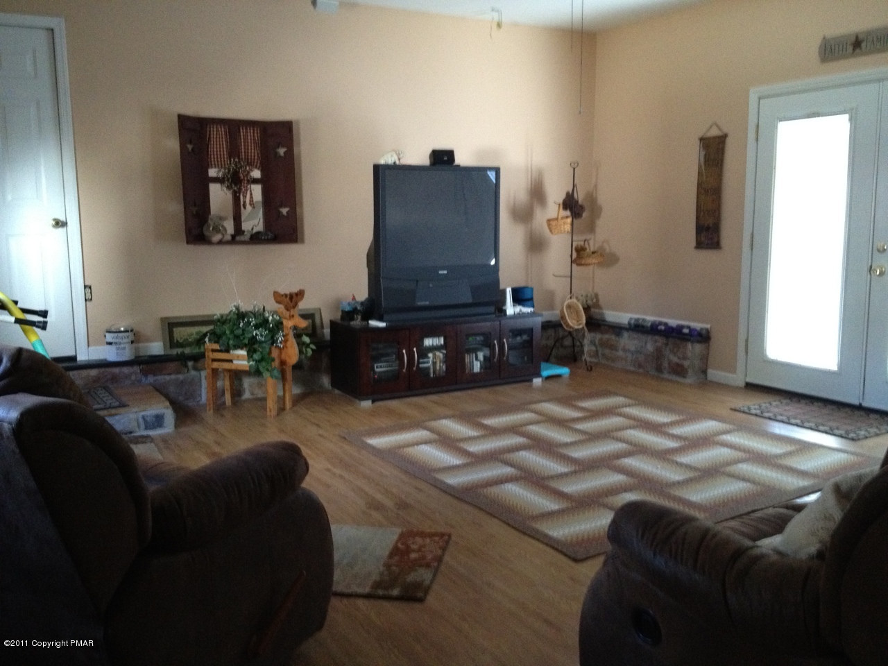 37 Yellow Run Road Jim Thorpe, PA 18229 - Photo 11 of 19 Family Rm/den with pergo floor