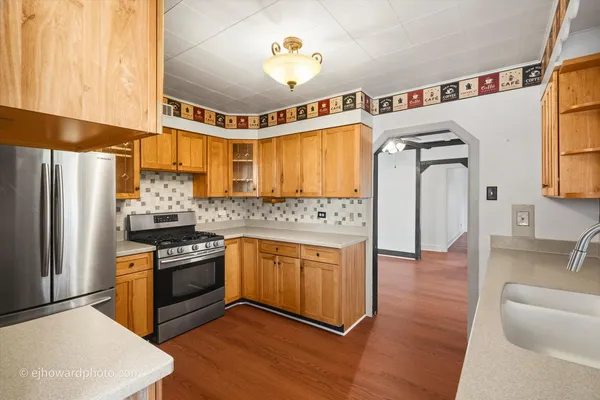 $2,700 | 804 South President Street, Wheaton, IL 60189
