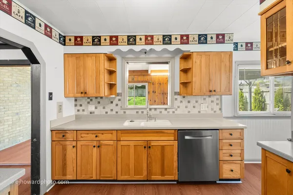 $2,700 | 804 South President Street, Wheaton, IL 60189