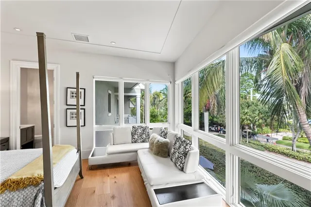 $30,000 | 12 6th Street South, Naples, FL 34102