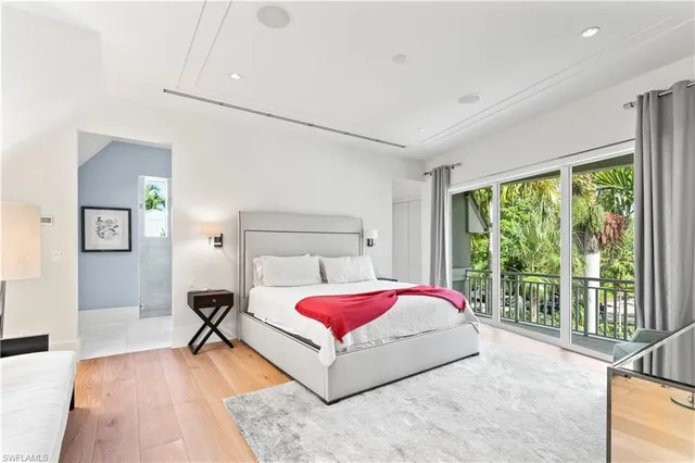 $30,000 | 12 6th Street South, Naples, FL 34102