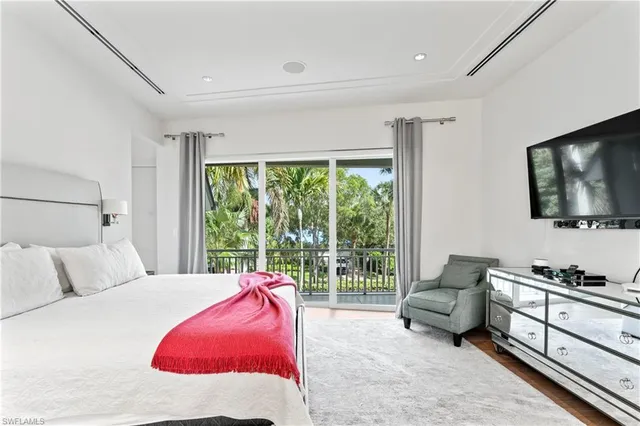 $30,000 | 12 6th Street South, Naples, FL 34102