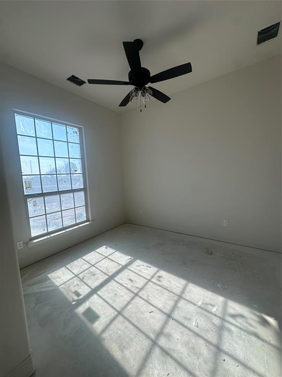 2220 Cr 4371 Decatur Tx 76234 Decatur, TX 76234 - Photo 27 of 29 an empty room with windows