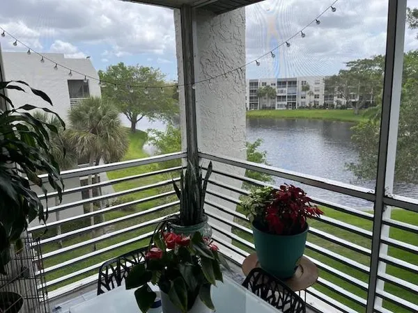 $210,000 | 9330 Lagoon Place, Unit 406, Davie, FL 33324
