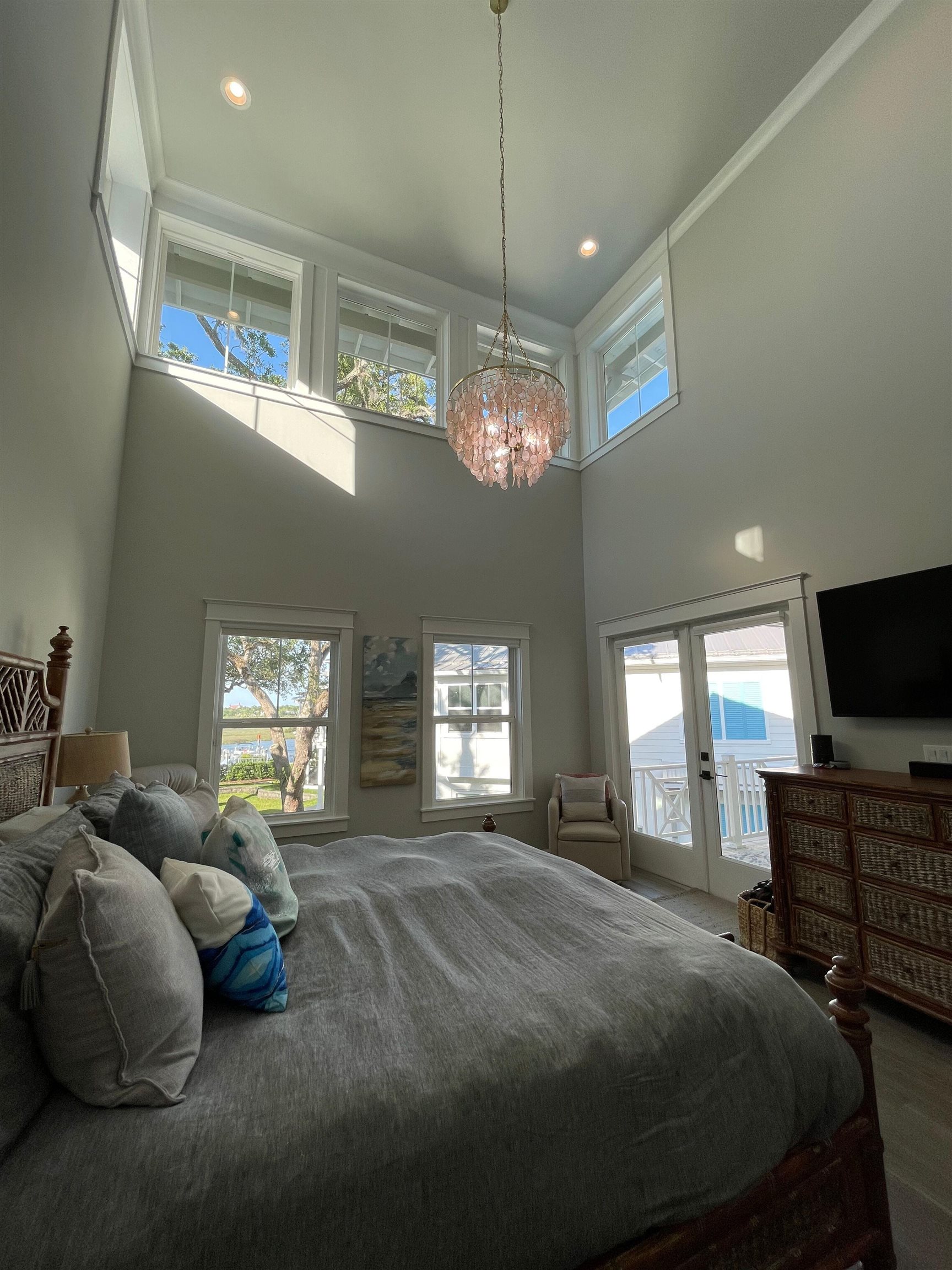121 Cherokee Street St. Augustine, FL 32084 - Photo 19 of 33 a spacious bedroom with a bed and a flat screen tv