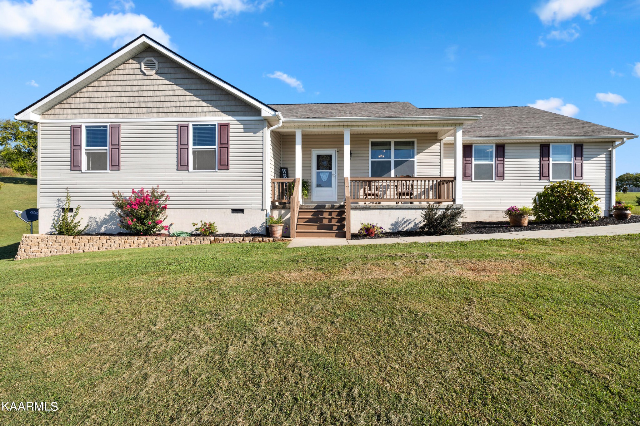 820 Kodak Road Kodak, TN 37764 - Photo 1 of 45 a front view of house with yard and green space