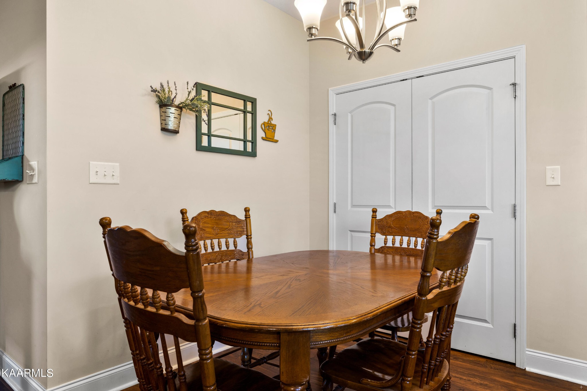 820 Kodak Road Kodak, TN 37764 - Photo 13 of 45 a view of a dining room with furniture and wooden floor